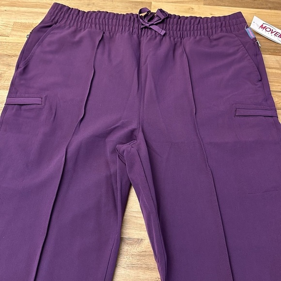 MOVEMENT ⭐️ butter soft  scrub set - Picture 11 of 14